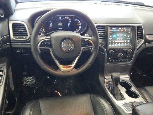 Used 2017 Jeep Grand Cherokee Trailhawk w/ Trailhawk Luxury Group AWD/4WD image 17