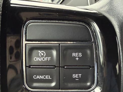 Used 2020 Dodge Grand Caravan SXT FWD image 28