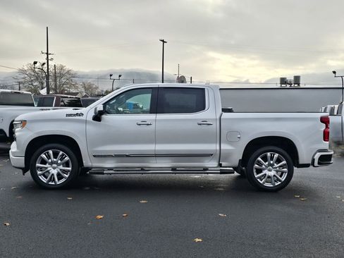 Used 2024 Chevrolet Silverado 1500 High Country w/ High Country Premium Package image 2