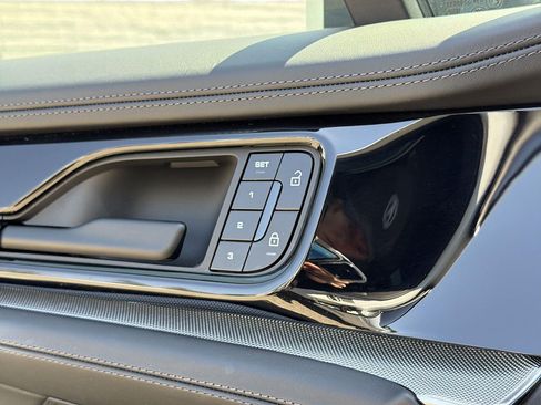 Used 2024 Porsche Panamera image 43