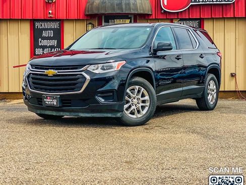 Used 2021 Chevrolet Traverse LS image 2