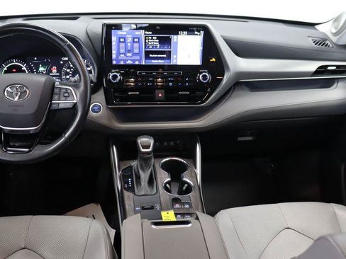 Used 2021 Toyota Highlander Platinum AWD/4WD image 30