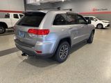 Used 2019 Jeep Grand Cherokee Laredo w/ 18" Wheel & 8.4" Radio Group image 3