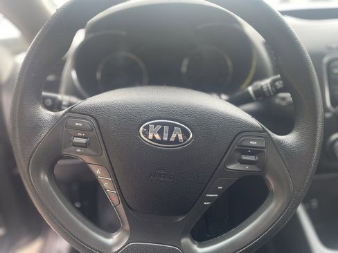 Used 2018 Kia Forte LX image 12