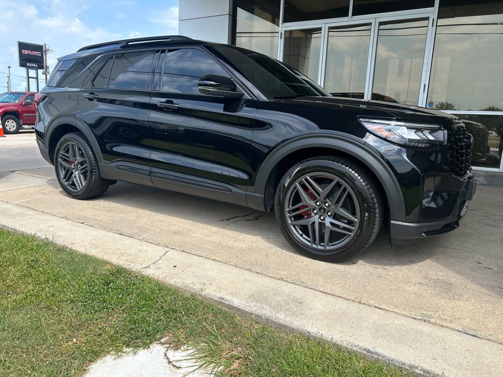 Used 2026 Ford Explorer ST AWD/4WD image 2