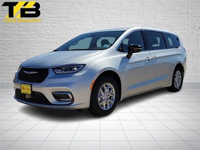 New 2026 Chrysler Pacifica Select