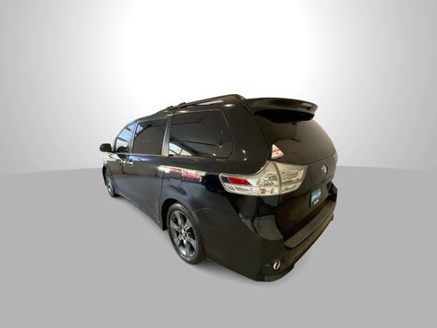Used 2015 Toyota Sienna SE FWD image 6