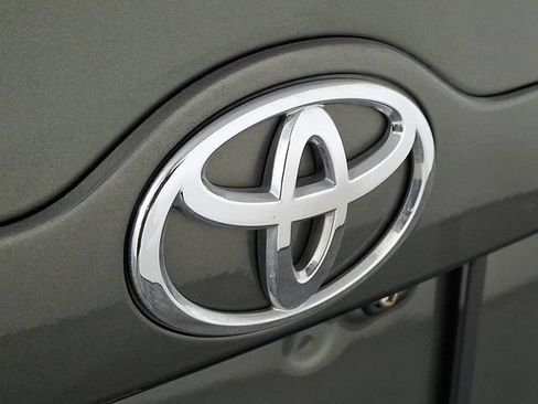 Used 2012 Toyota Camry LE FWD image 30