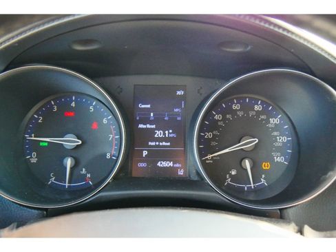 Used 2019 Toyota C-HR XLE FWD image 21