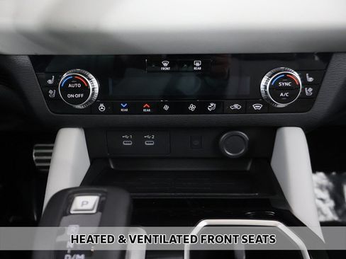 Used 2025 Mitsubishi Outlander AWD image 10