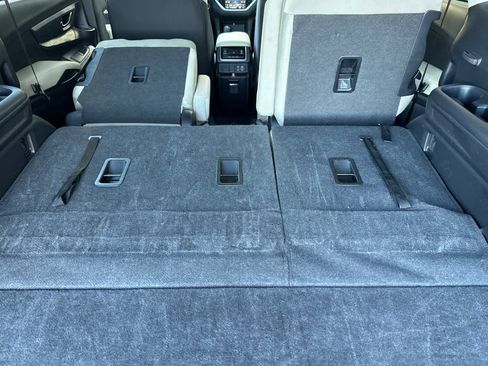 Used 2024 Subaru Ascent Premium w/ Convenience Package image 17