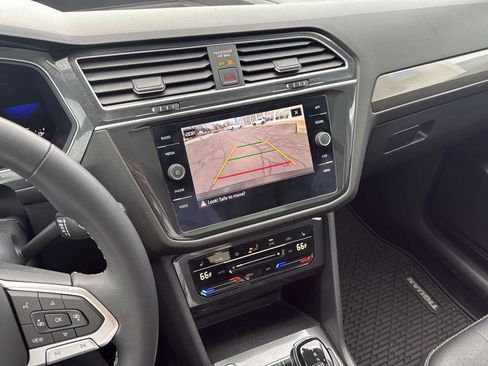 Used 2022 Volkswagen Tiguan SE image 42
