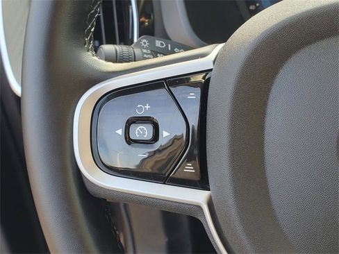Certified 2025 Volvo XC60 B5 Plus image 19