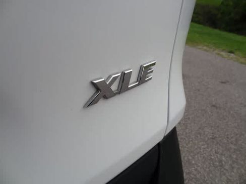 Used 2024 Toyota RAV4 XLE FWD image 37