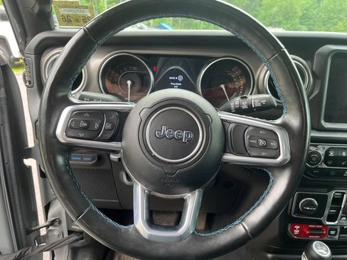Used 2022 Jeep Wrangler Unlimited Rubicon 4xe w/ Cold Weather Group AWD/4WD image 14