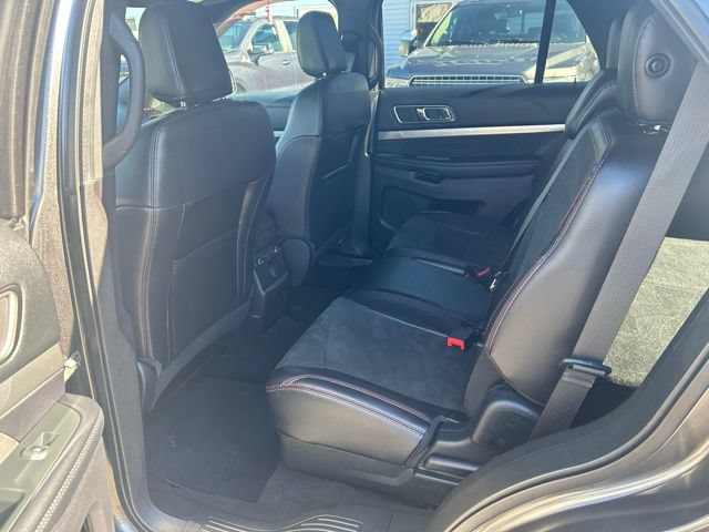 Used 2019 Ford Explorer XLT w/ Equipment Group 202A AWD/4WD image 18