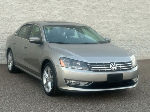 Used 2014 Volkswagen Passat TDI SE image 3
