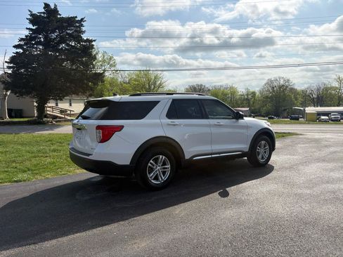 Used 2021 Ford Explorer XLT AWD/4WD image 28