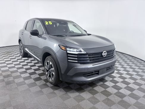 Used 2025 Nissan Kicks SV image 9