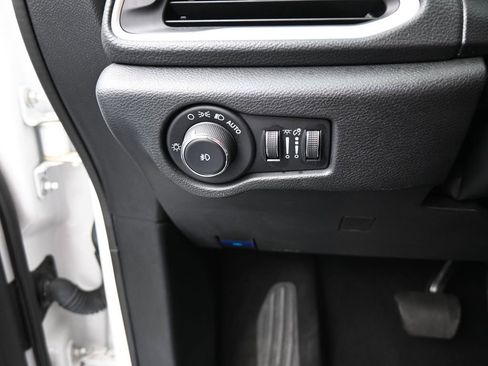 Used 2023 Chrysler Pacifica Touring-L w/ S Appearance Package image 31