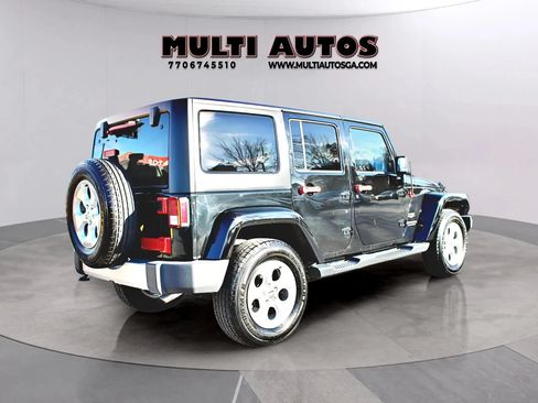 Used 2015 Jeep Wrangler Unlimited Sahara w/ Connectivity Group AWD/4WD image 3