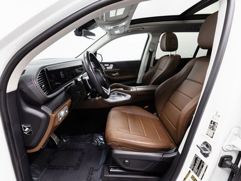 Used 2024 Mercedes-Benz GLS 450 4MATIC w/ AMG Line Exterior image 8