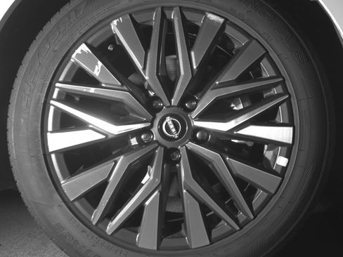 Used 2025 Nissan Altima 2.5 SV image 13