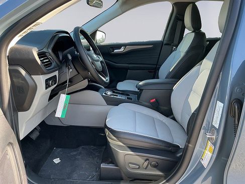 New 2026 Ford Escape SE w/ Class II Trailer Tow Package image 6