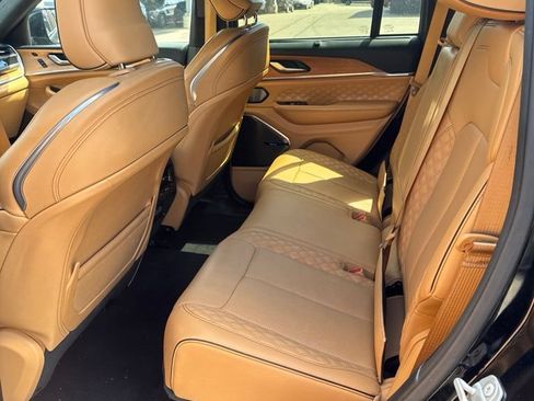 Used 2023 Jeep Grand Cherokee Summit AWD/4WD image 11