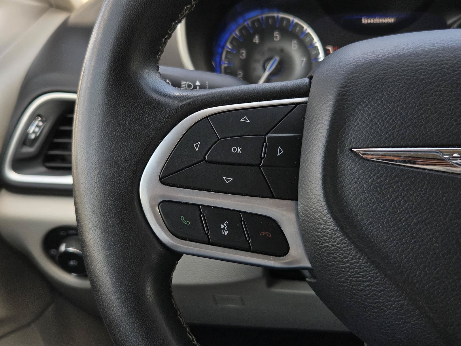 Used 2023 Chrysler Pacifica Touring-L FWD image 20