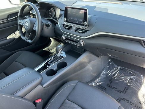 Used 2025 Nissan Altima 2.5 S image 8