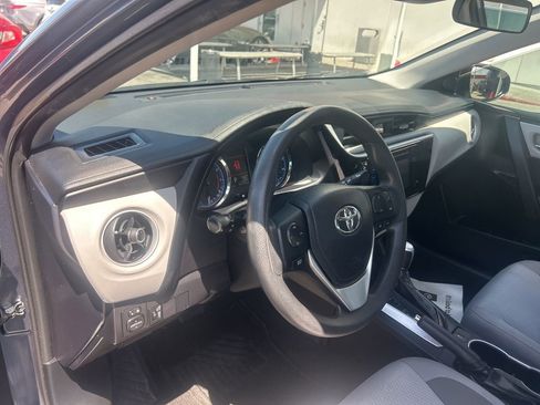 Used 2018 Toyota Corolla LE image 6