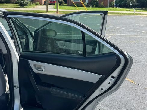 Used 2017 Toyota Corolla LE FWD image 20