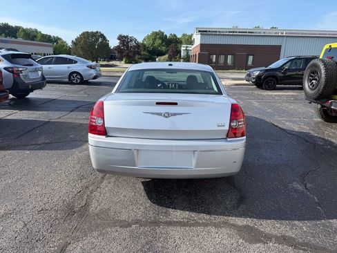 Used 2009 Chrysler 300 Touring RWD image 6