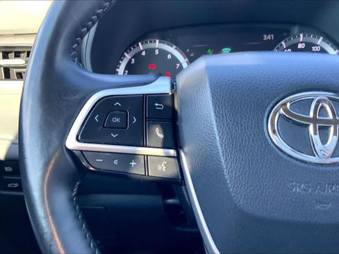 Used 2024 Toyota Highlander LE image 20