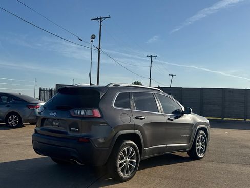 Used 2019 Jeep Cherokee Latitude Plus w/ Comfort/Convenience Group FWD image 25