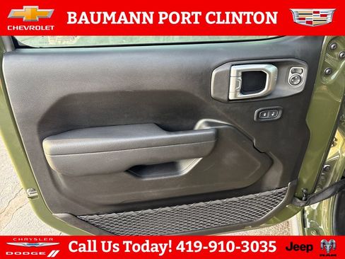 Used 2023 Jeep Gladiator Sport AWD/4WD image 10