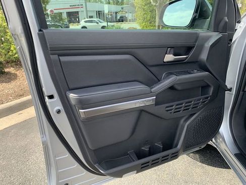 Used 2025 Toyota Tacoma TRD Sport w/ TRD Sport Upgrade Package image 17