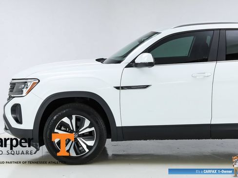 Used 2024 Volkswagen Atlas Cross Sport SE FWD image 3