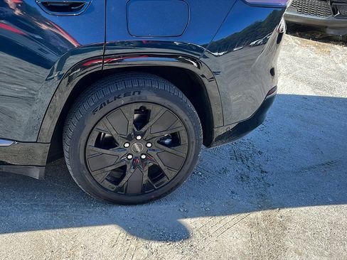 Used 2024 Jeep Wagoneer Launch Edition image 12