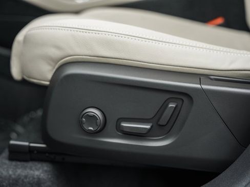 New 2026 Volvo XC40 B5 Ultra w/ Protection Package Premier image 36