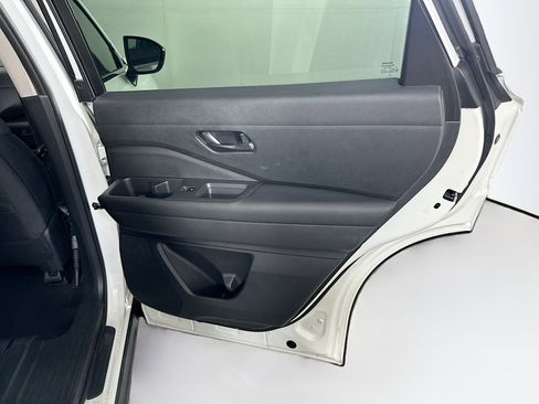 Used 2025 Nissan Pathfinder S image 30