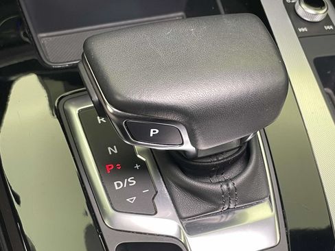 Certified 2025 Audi Q5 2.0T Premium AWD/4WD image 33