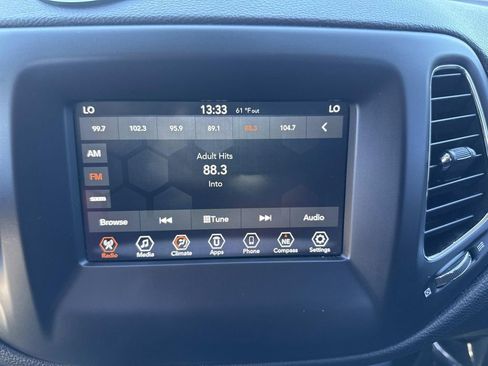 Used 2020 Jeep Compass Latitude image 27