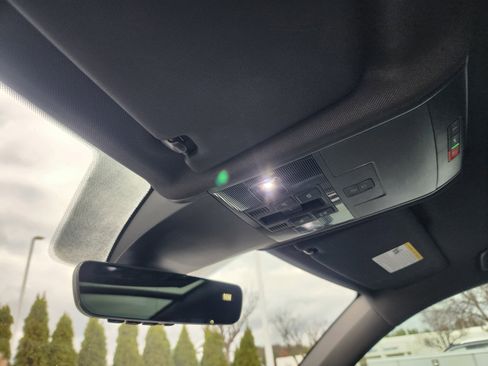 Used 2022 Volkswagen Atlas Cross Sport SEL R-Line image 36