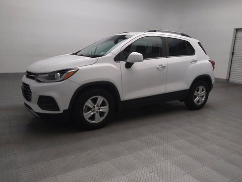 Used 2019 Chevrolet Trax LT w/ LT Convenience Package image 2
