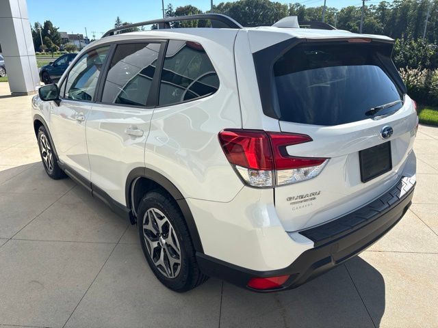 Used 2020 Subaru Forester Premium AWD/4WD image 5