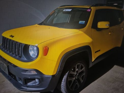 Used 2018 Jeep Renegade Altitude w/ Safety & Security Group AWD/4WD image 2