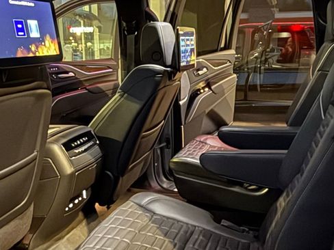 Used 2024 Cadillac Escalade ESV Premium Luxury Platinum w/ Heavy-Duty Trailer Package image 24