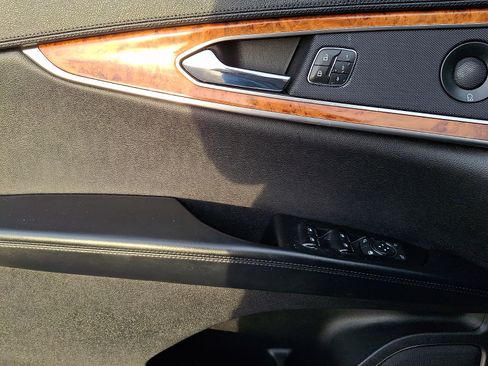 Used 2020 Lincoln Nautilus Reserve image 13